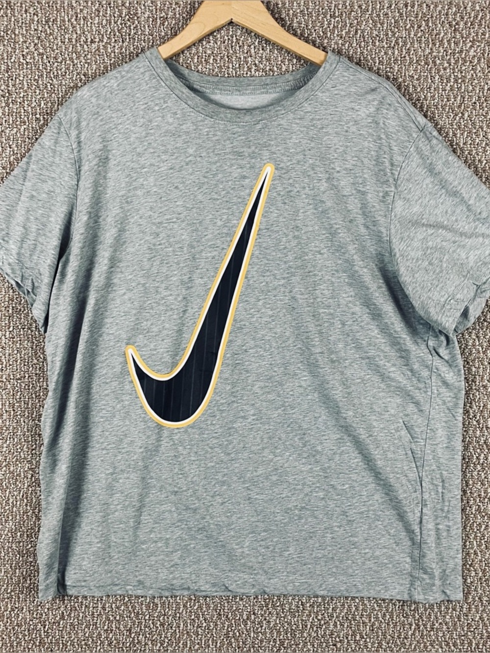 Nike Tee T Shirt Men’s XL Big Center Swoosh Spell Out Logo Classic Gray E83
